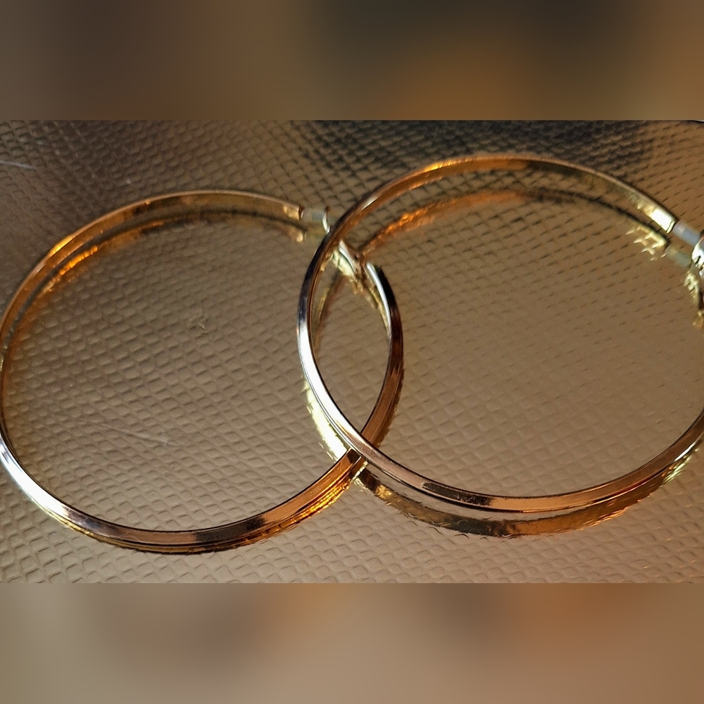 Guess Golden Hoops 3" NWOT